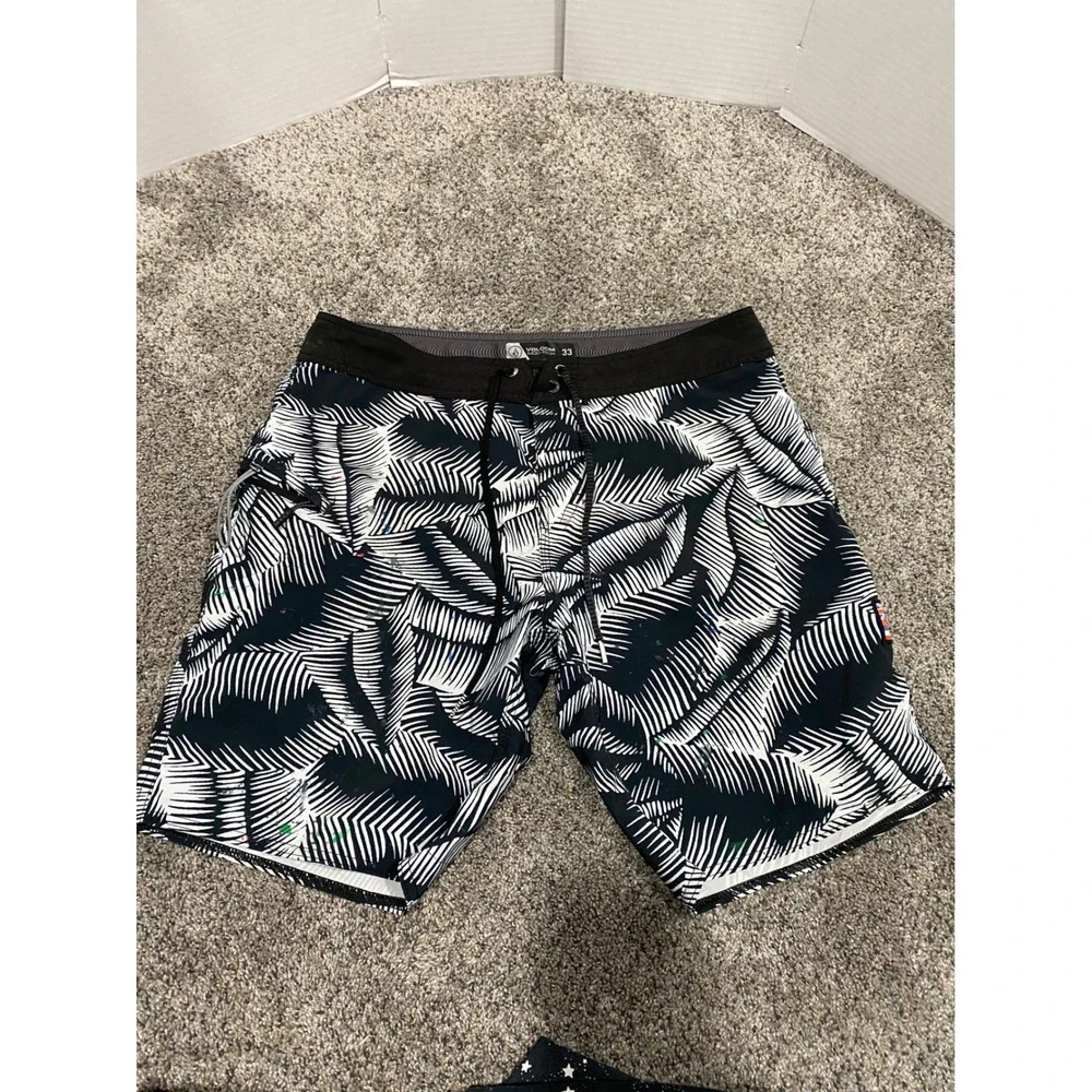 Board Shorts Volcom Mens Black Fair Tropical Leaf Print Mod-Tech 33